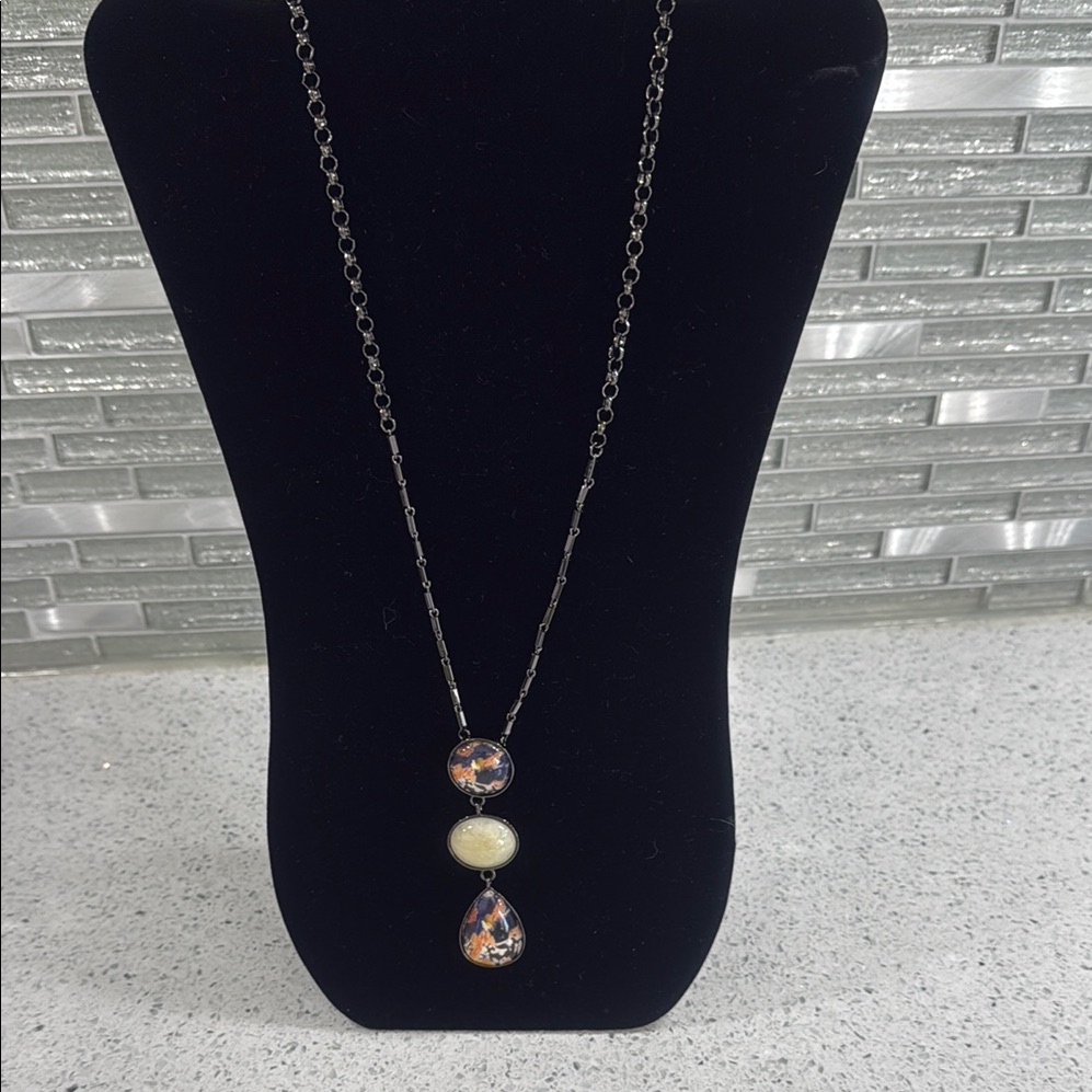 Logo By Lori Goldstein Elegant Silver And Cream Pendant Necklace